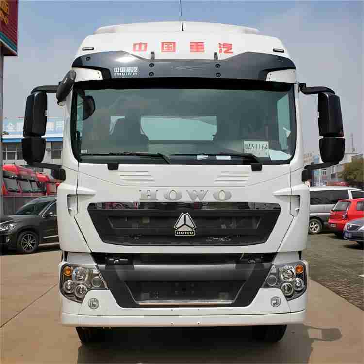 משאית כבדה עם טרקטור HOWO T5G